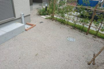 解体工事後・伐採後・除草後の砕石 砂利・真砂土敷き工事